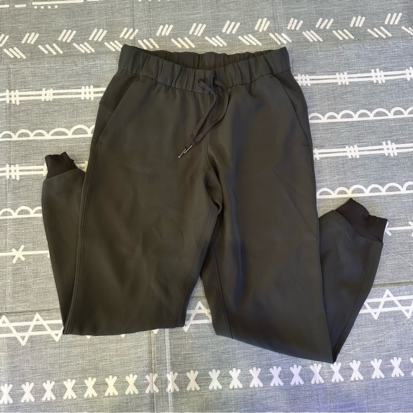 Lot of 4 Lululemon Size 6 Pants, Yoga, Sweatpants, Joggers, great condition! - Picture 6 of 15